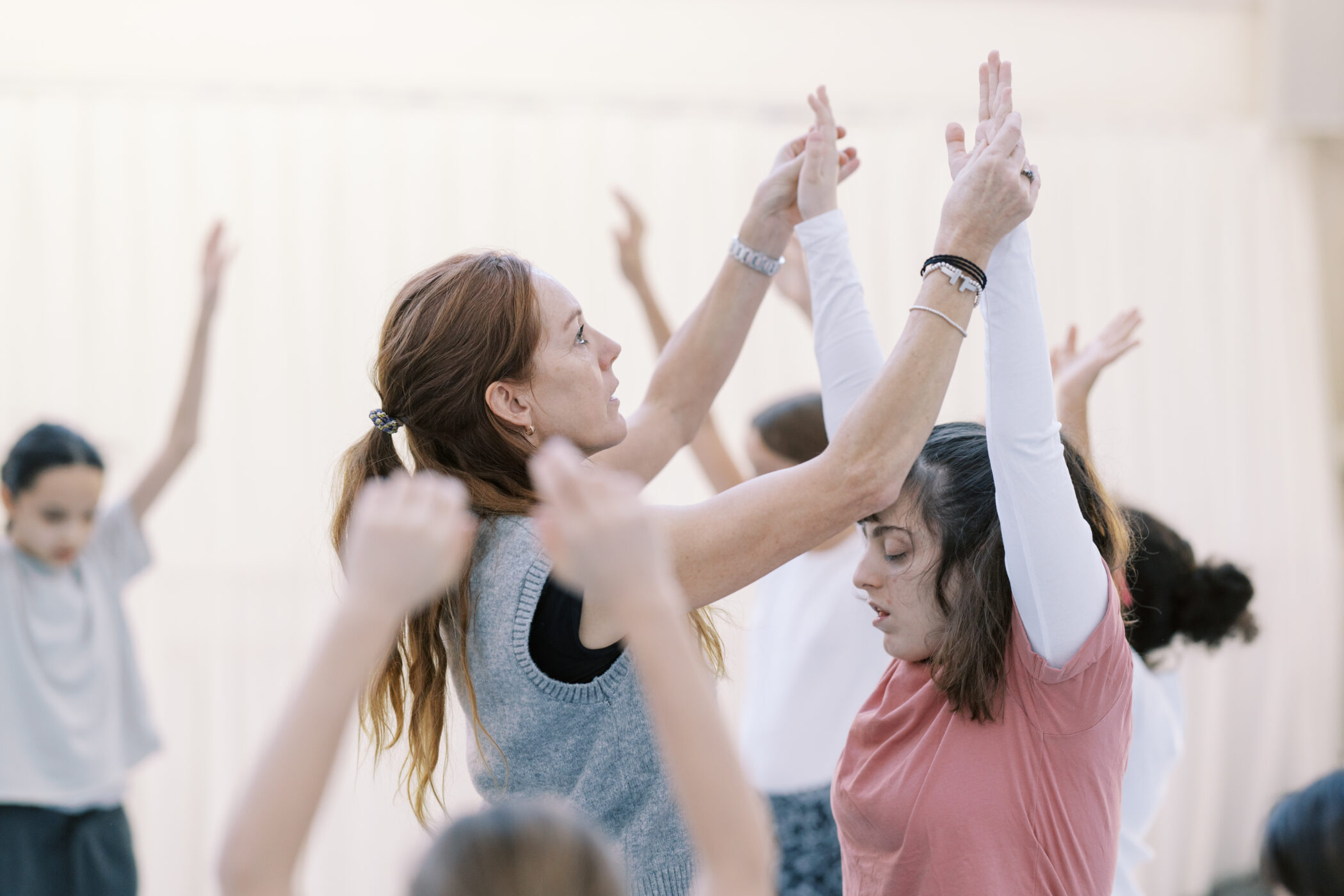 des enfants dansent dans le projet danse des sens du conservatoire populaire de genève, une des mesures d'accessibilité
