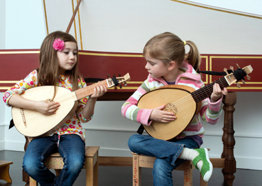 Luth pour adultes - Conservatoire populaire de musique, danse et théâtre  Conservatoire populaire de musique, danse et théâtre